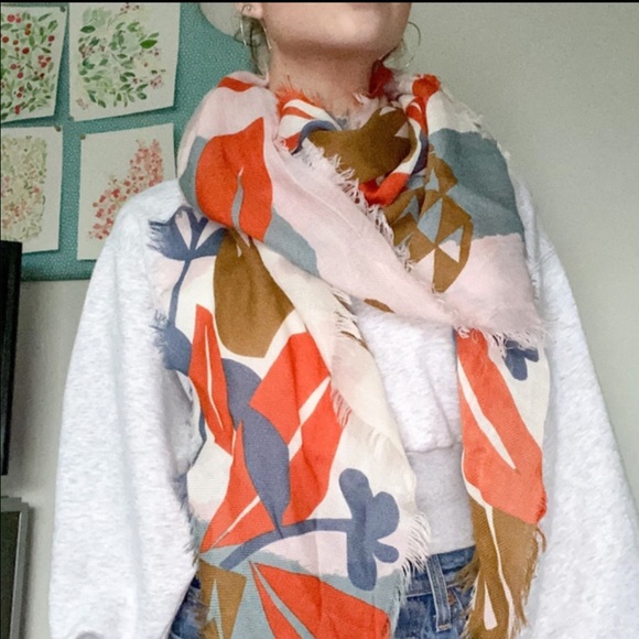 Aritzia Accessories - Aritzia | Alxiliary 100% Wool Triangle Plant Scarf